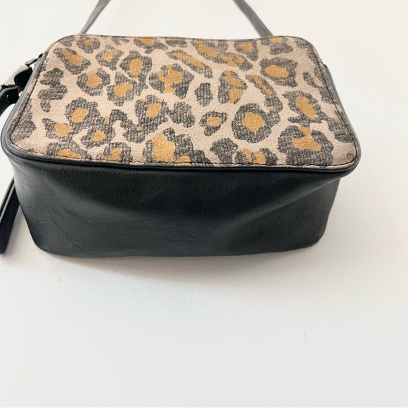 Splendid Cheetah Leopard Print Crossbody Two Compartment Purse Cute Barely Used - Picture 6 of 11